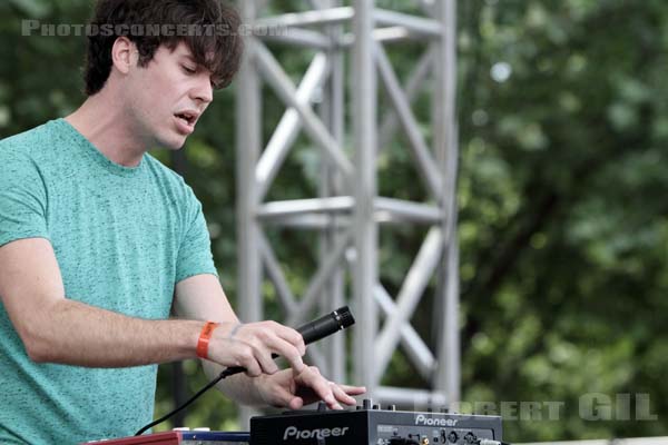 WASHED OUT - 2010-06-06 - PARIS - Parc de la Villette - 